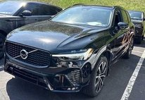 2023 Volvo XC60 B5 Plus Dark Theme
