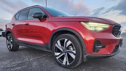 2023 Volvo XC40 B5 Ultimate Dark Theme