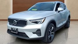 2025 Volvo XC40 B5 Core Bright Theme
