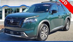 2022 Nissan Pathfinder SL
