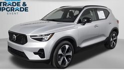 2025 Volvo XC40 B5 Plus Dark Theme