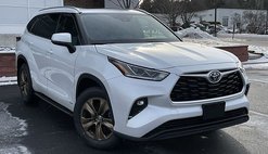 2022 Toyota Highlander Hybrid Bronze Edition