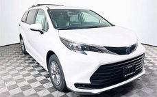 2025 Toyota Sienna LE 8-Passenger