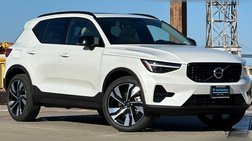 2025 Volvo XC40 B5 Plus Dark Theme