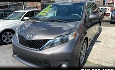2012 Toyota Sienna SE 8-Passenger