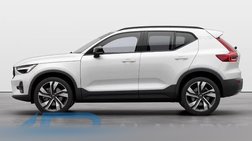 2025 Volvo XC40 B5 Ultra Dark Theme