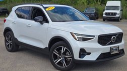 2023 Volvo XC40 B5 Plus Dark Theme