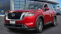 2022 Nissan Pathfinder SV
