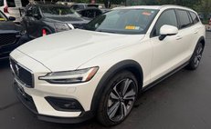 2024 Volvo V60 Cross Country B5 Plus