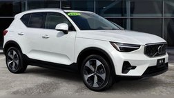 2025 Volvo XC40 B5 Plus Bright Theme