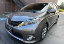 2015 Toyota Sienna SE Premium 8-Passenger