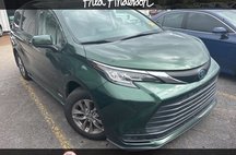 2021 Toyota Sienna LE 8-Passenger