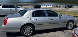 2010 Lincoln Town Car Signature Limited