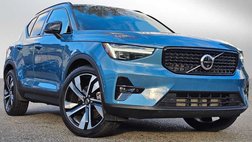 2024 Volvo XC40 B5 Plus Dark Theme