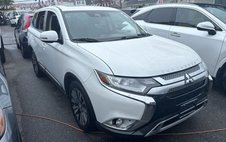 2020 Mitsubishi Outlander SE