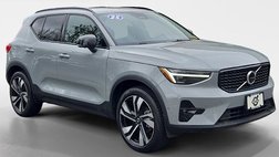 2025 Volvo XC40 B5 Ultra Dark Theme
