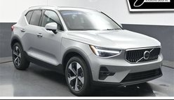 2025 Volvo XC40 B5 Plus Bright Theme