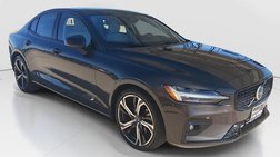 2024 Volvo S60 B5 Core Dark Theme