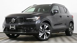 2023 Volvo XC40 B5 Plus Dark Theme