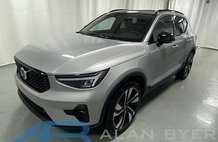 2025 Volvo XC40 B5 Plus Dark Theme
