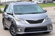 2017 Toyota Sienna SE Premium 8-Passenger