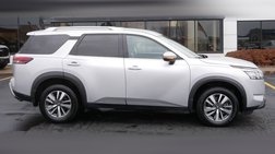 2022 Nissan Pathfinder SL