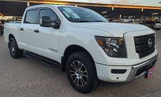 2023 Nissan Titan SV