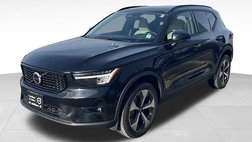 2023 Volvo XC40 B5 Plus Dark Theme