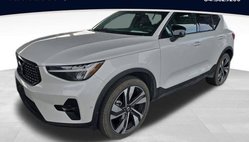 2025 Volvo XC40 B5 Plus Dark Theme