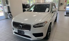 2022 Volvo XC90 T6 Momentum 7-Passenger