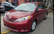 2017 Toyota Sienna LE
