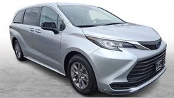 2022 Toyota Sienna LE 8-Passenger