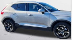 2025 Volvo XC40 B5 Core Bright Theme