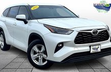 2022 Toyota Highlander LE