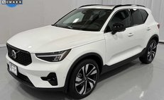 2025 Volvo XC40 B5 Plus Dark Theme