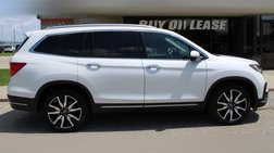 2022 Honda Pilot Touring w/Rear Captain's Chairs