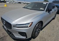 2022 Volvo S60 B5 Momentum