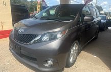 2012 Toyota Sienna SE 8-Passenger