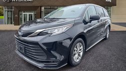 2022 Toyota Sienna LE 8-Passenger