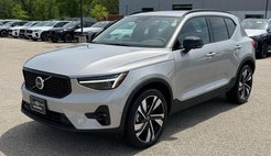 2023 Volvo XC40 B5 Ultimate Dark Theme