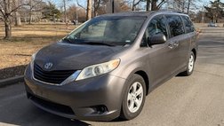 2014 Toyota Sienna LE 7-Passenger Auto Access Seat