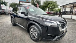 2022 Nissan Pathfinder SV