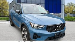 2023 Volvo XC40 B5 Ultimate Dark Theme
