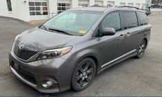 2017 Toyota Sienna SE 8-Passenger