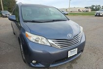 2015 Toyota Sienna XLE 7-Passenger Auto Access Se