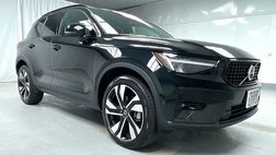 2025 Volvo XC40 B5 Plus Dark Theme