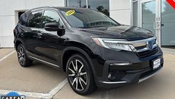 2022 Honda Pilot Touring w/Rear Captain's Chairs