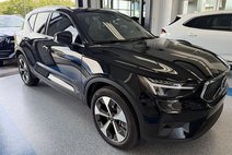 2023 Volvo XC40 B5 Plus Bright Theme