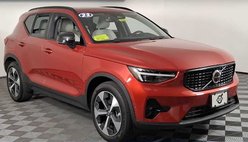 2023 Volvo XC40 B5 Ultimate Dark Theme