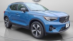 2023 Volvo XC40 B5 Plus Dark Theme